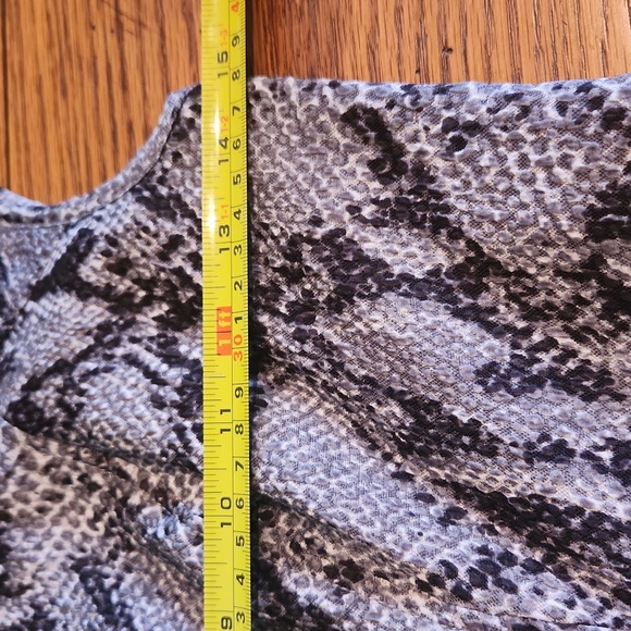 28. Ann Taylor, Women's dress Petite, Size OP, Snake skin design - Picture 10 of 11